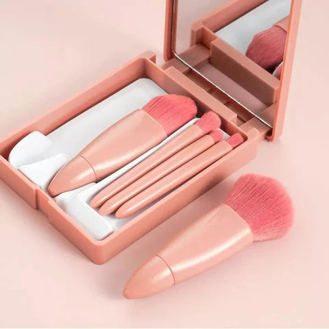 SET DE BROCHAS EN ESTUCHE Y CON ESPEJO
